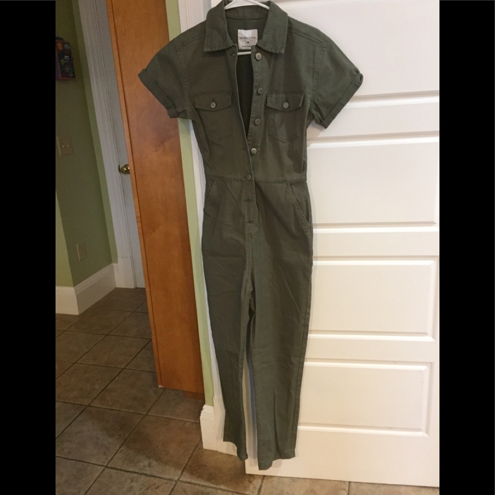 Celebrity Pink XS Green Button Front Romper